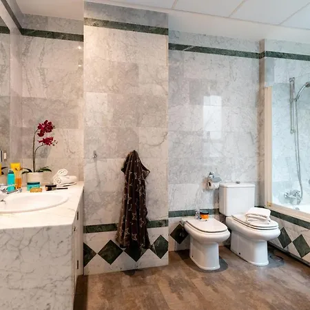 Puerta Jerez Apartment *